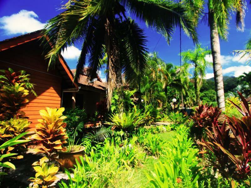 Six Villa Inn Dungun Ngoại thất bức ảnh